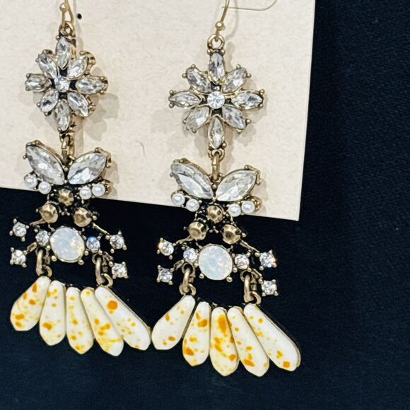 Rhinestone Floral Chandelier Earrings NEW - Picture 2 of 13